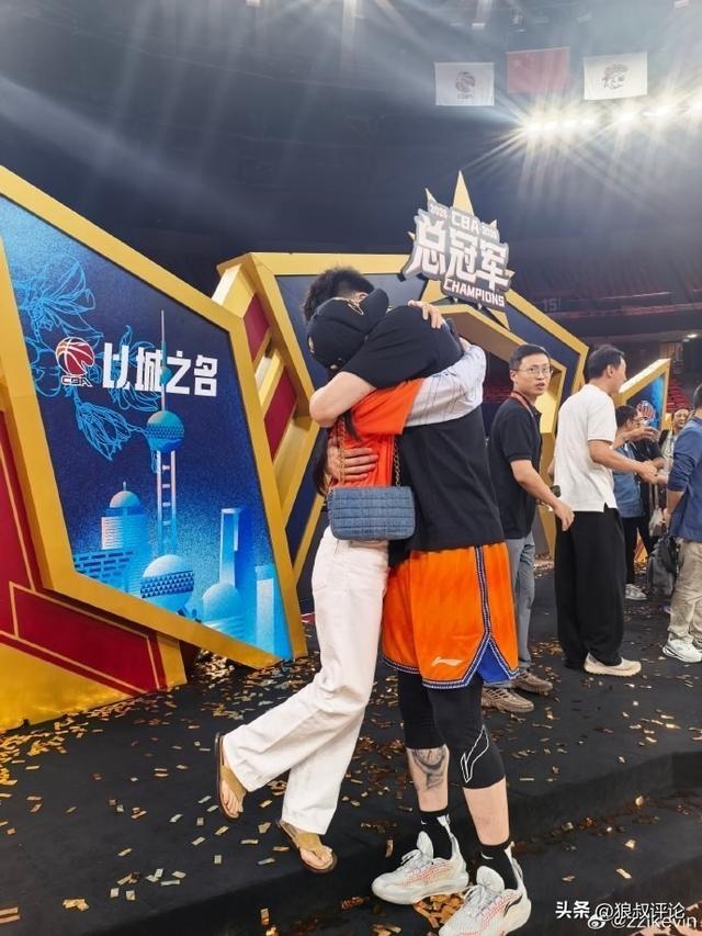 扑救失误导致球队输球,挪威门将尼兰德赛后抱头痛哭